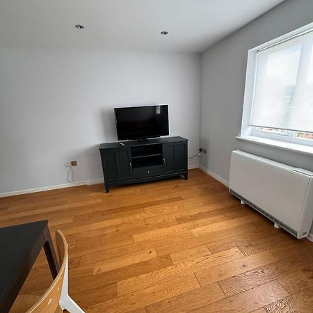 2-Bedroom Flat Walking Distance To Excel London - Perfect Location! ภายนอก รูปภาพ