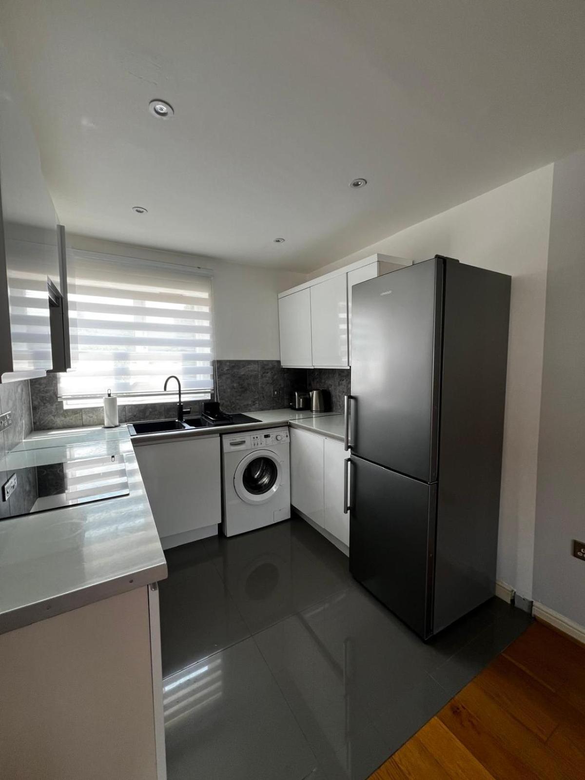 2-Bedroom Flat Walking Distance To Excel London - Perfect Location! ภายนอก รูปภาพ