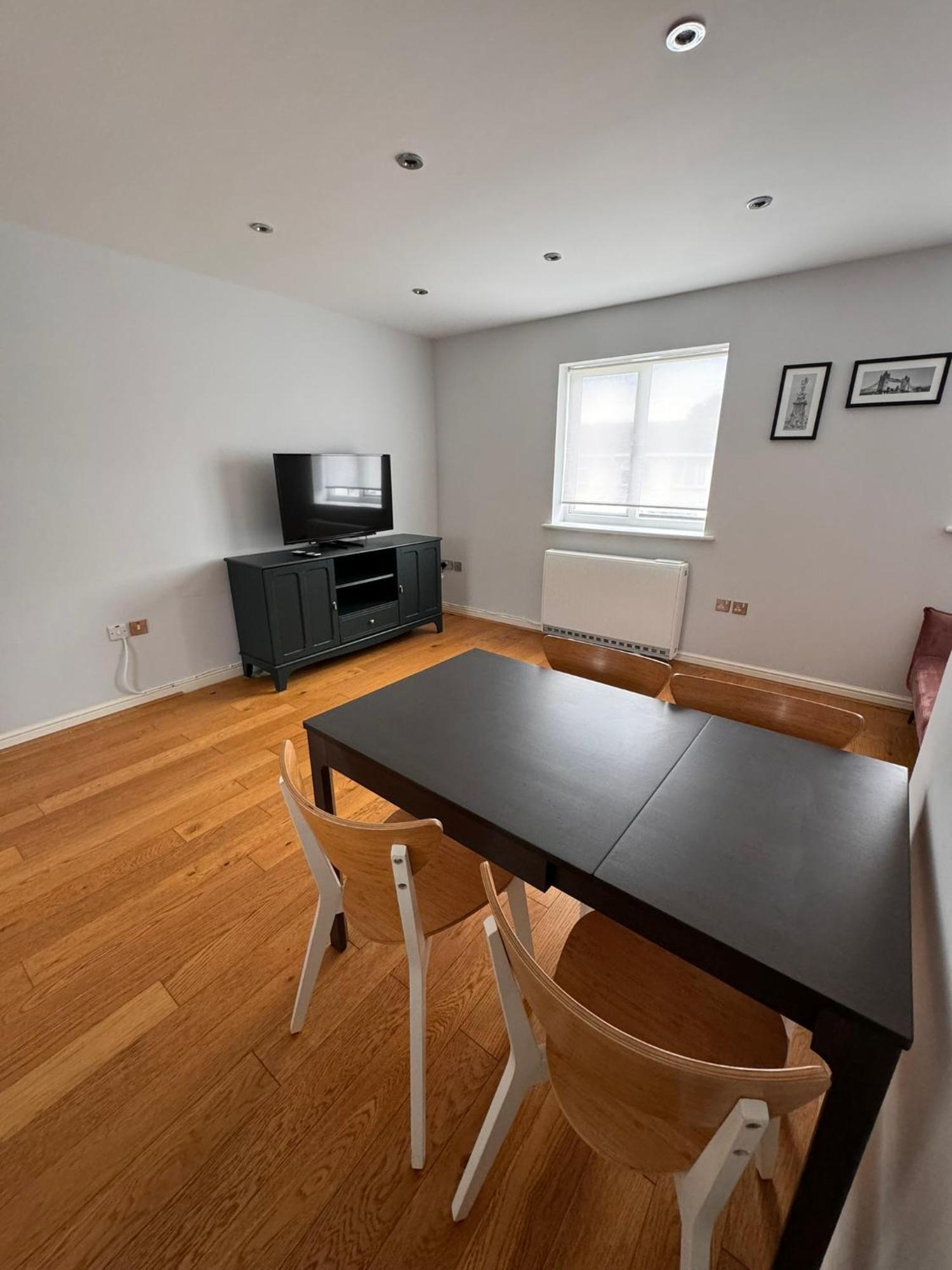 2-Bedroom Flat Walking Distance To Excel London - Perfect Location! ภายนอก รูปภาพ