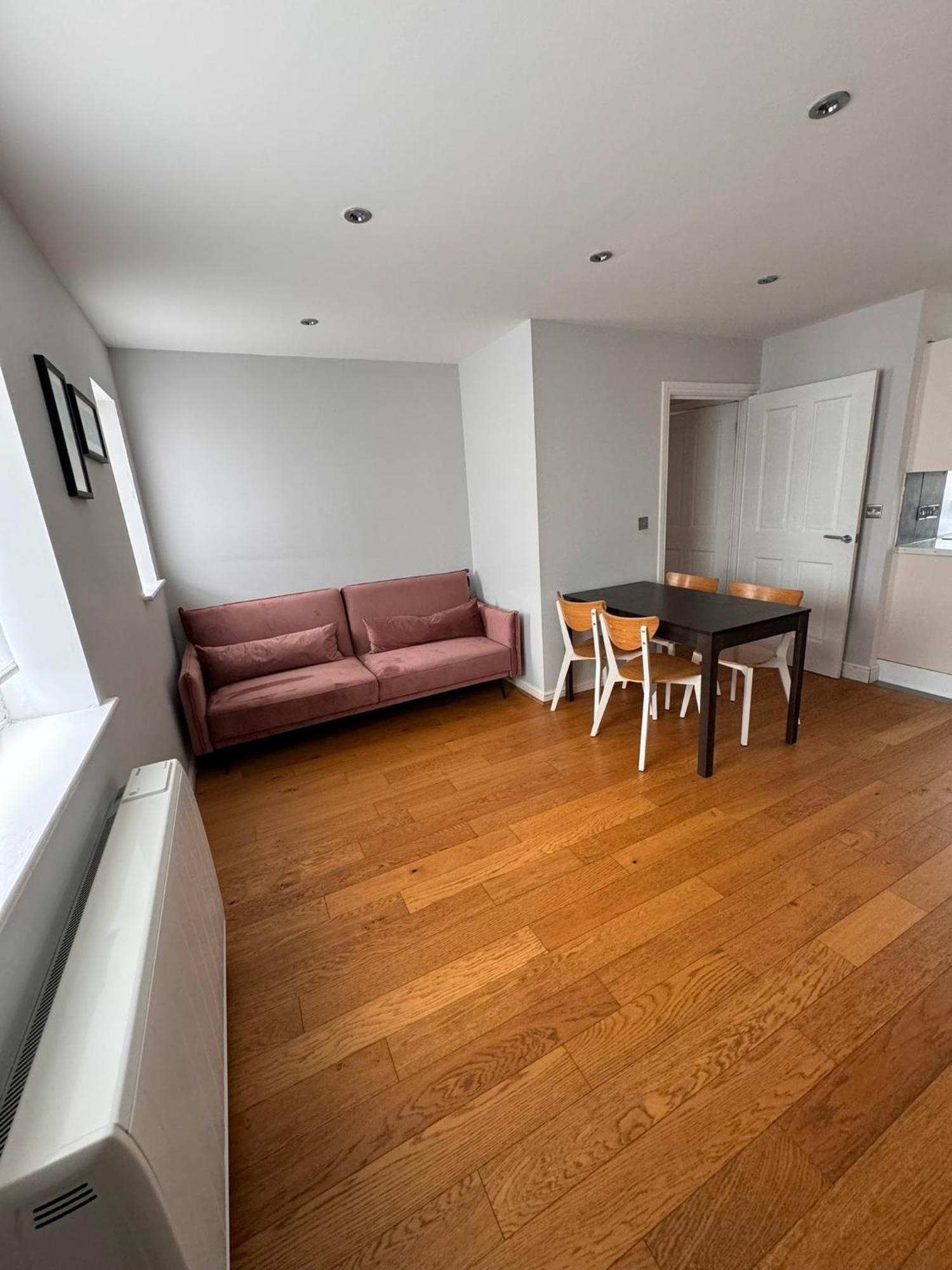 2-Bedroom Flat Walking Distance To Excel London - Perfect Location! ภายนอก รูปภาพ